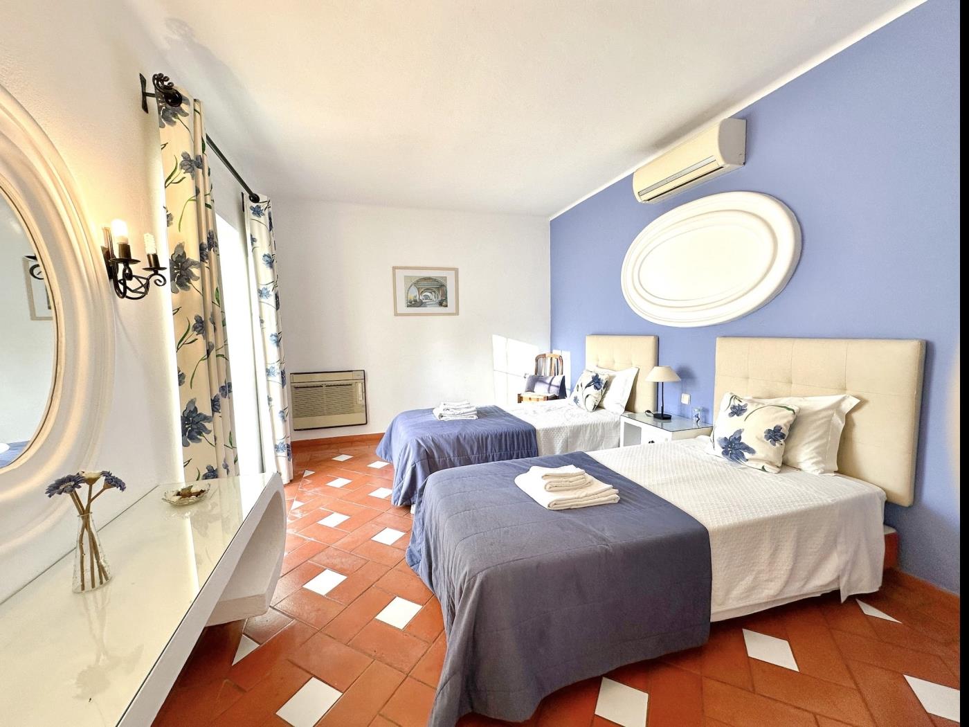 image 407 Porta da Vila 2