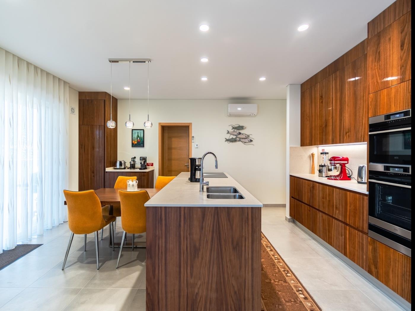 image Holiday House Beach Porto Mós 11