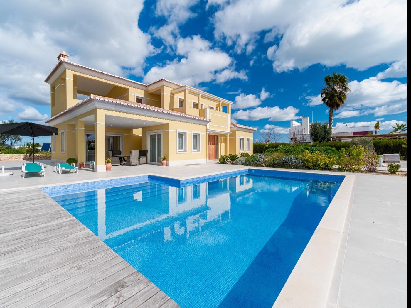 image Holiday House Beach Porto Mós 2