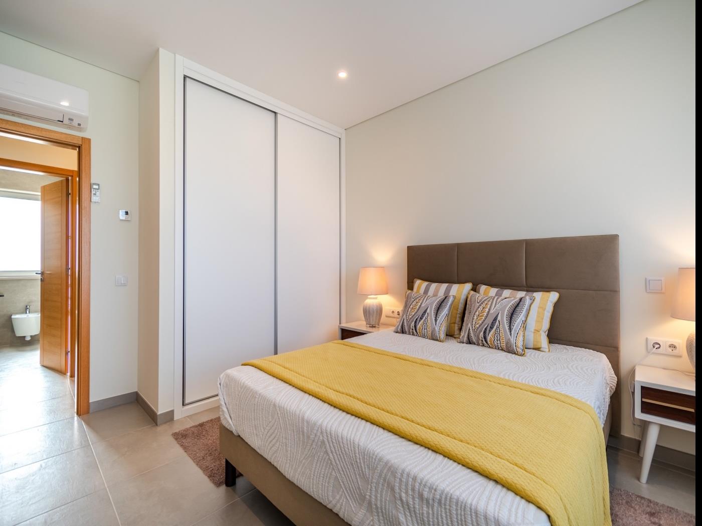 image Holiday House Beach Porto Mós 30