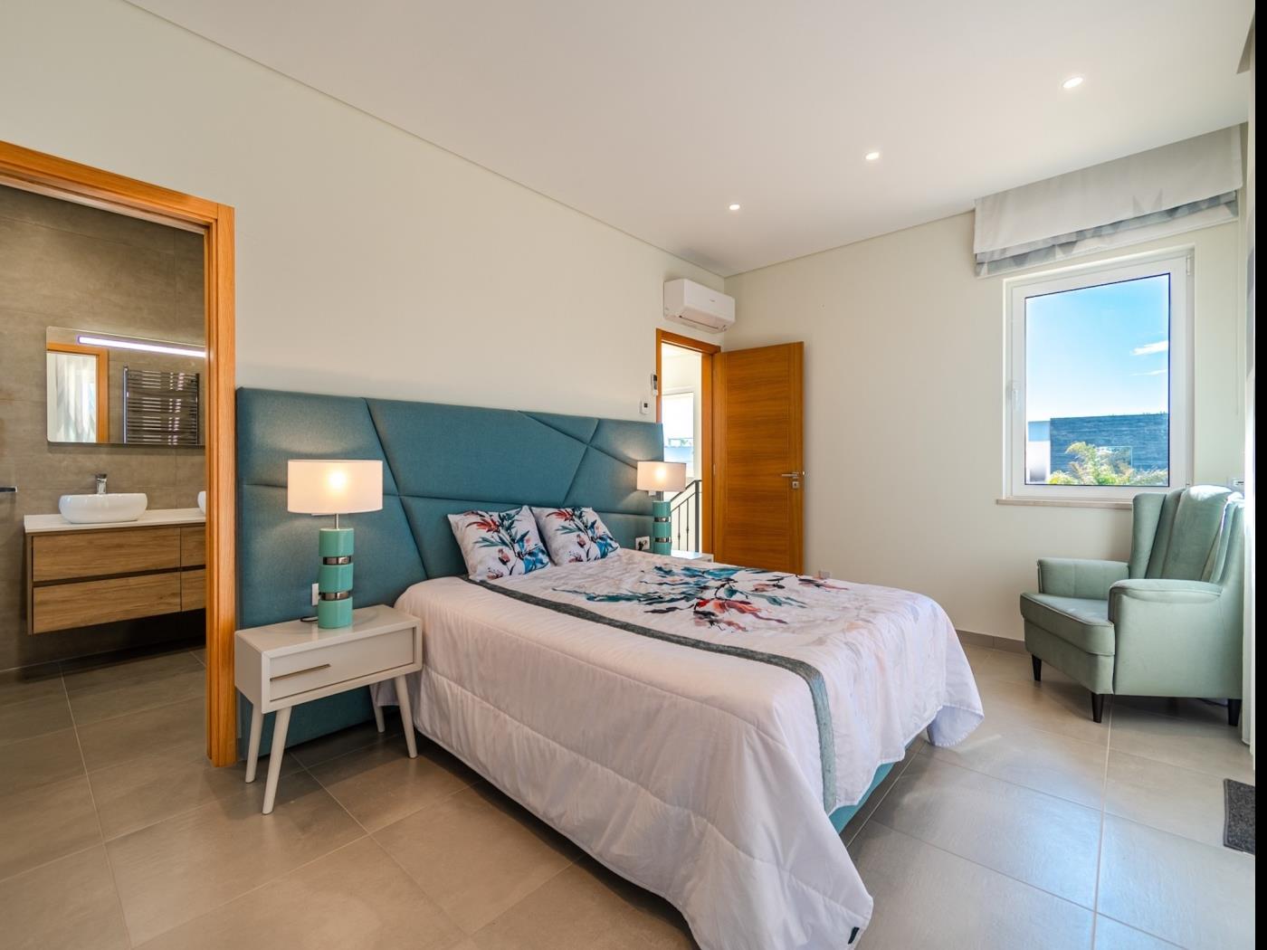 image Holiday House Beach Porto Mós 32