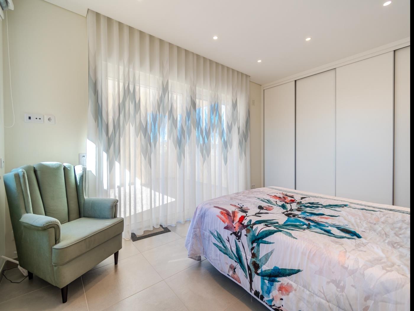 image Holiday House Beach Porto Mós 33