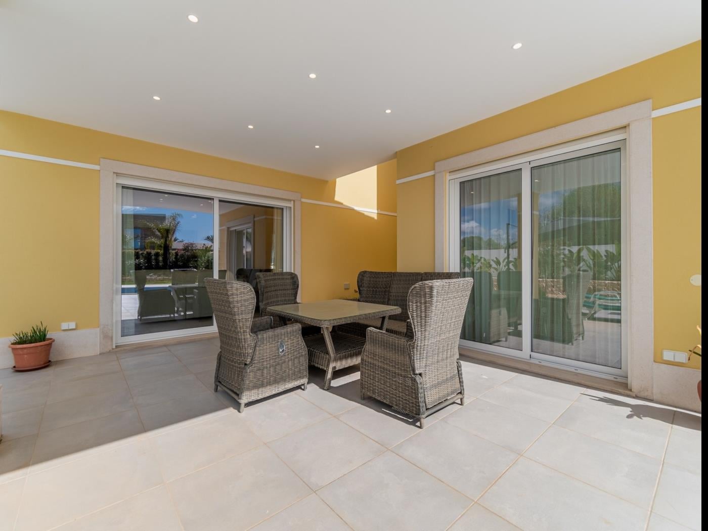 image Holiday House Beach Porto Mós 37