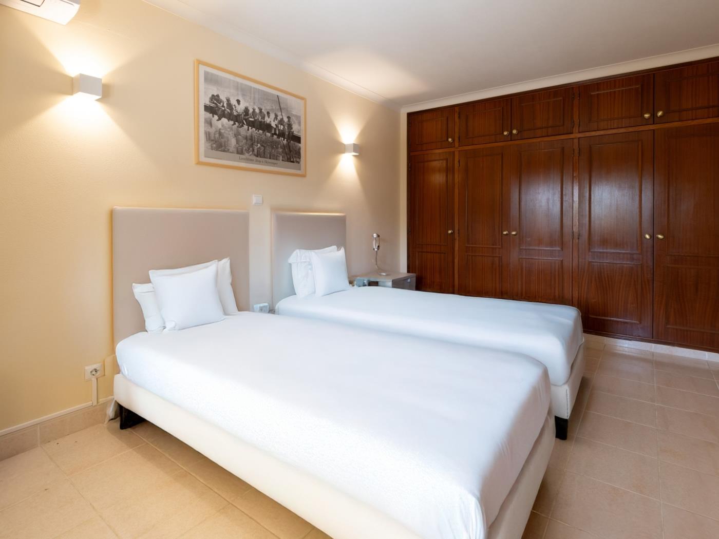 image Holiday House Praia D. Ana 15