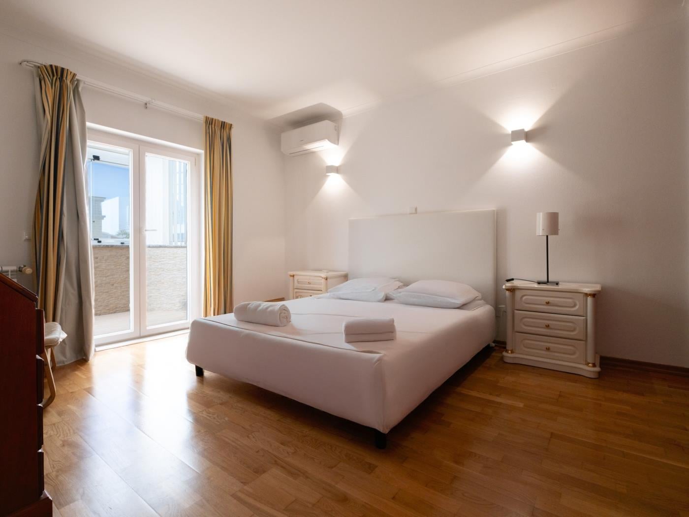 image Holiday House Praia D. Ana 18