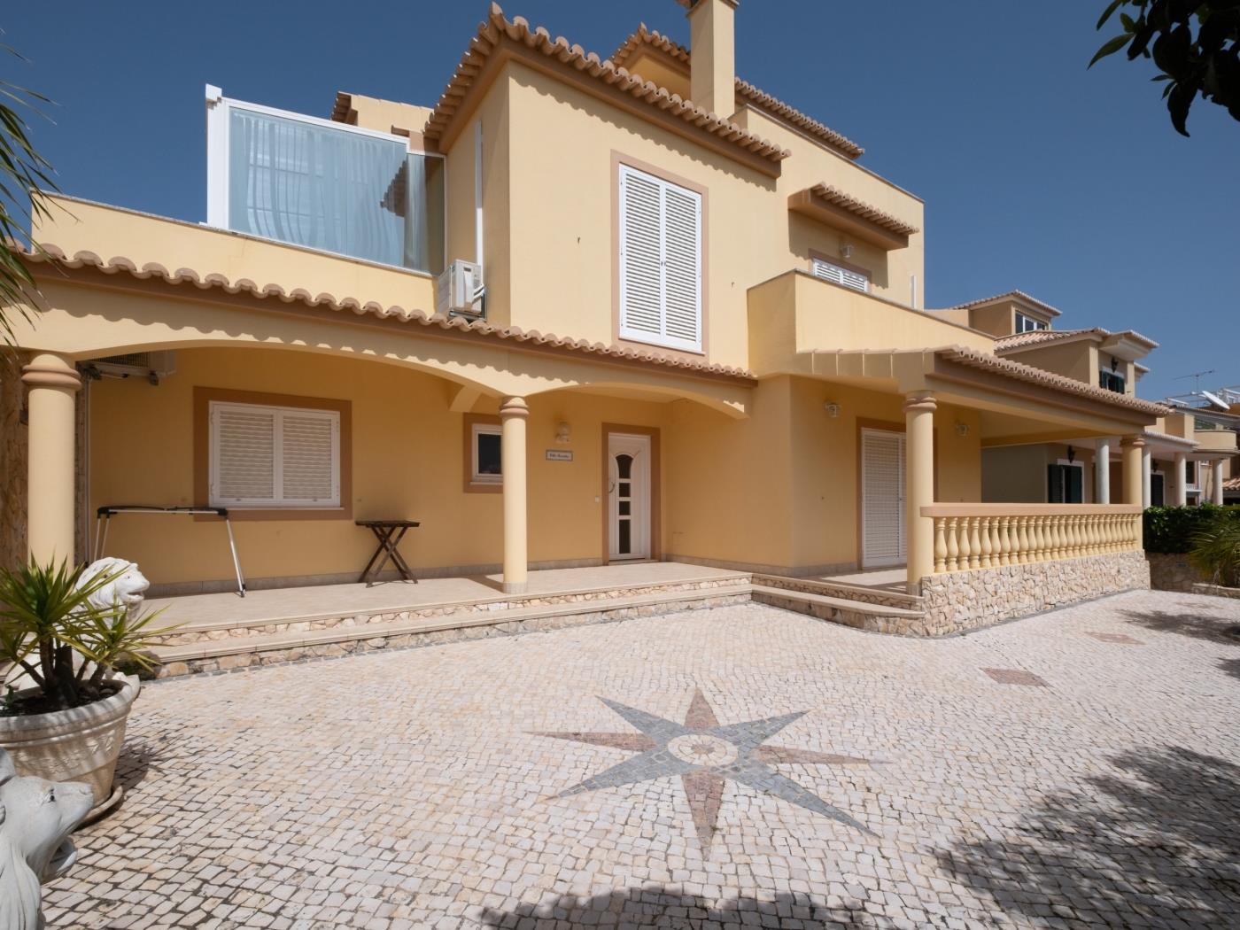 image Holiday House Praia D. Ana 1