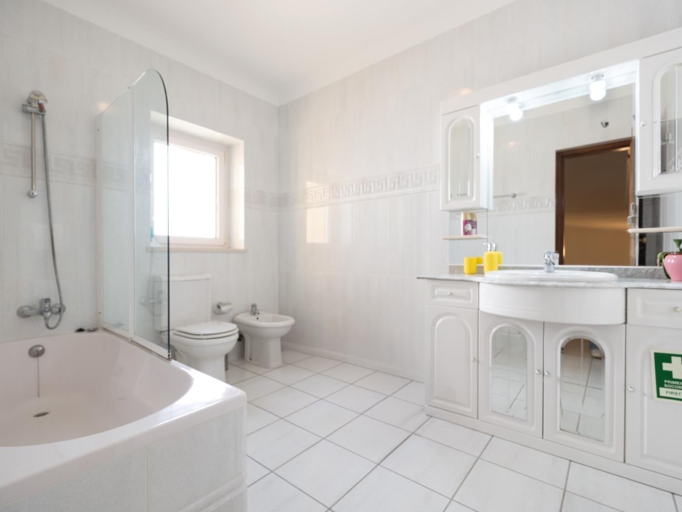 image Holiday House Praia D. Ana 22