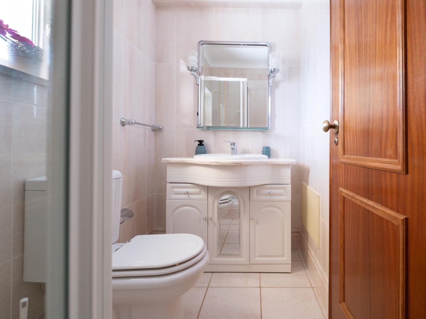 image Holiday House Praia D. Ana 23