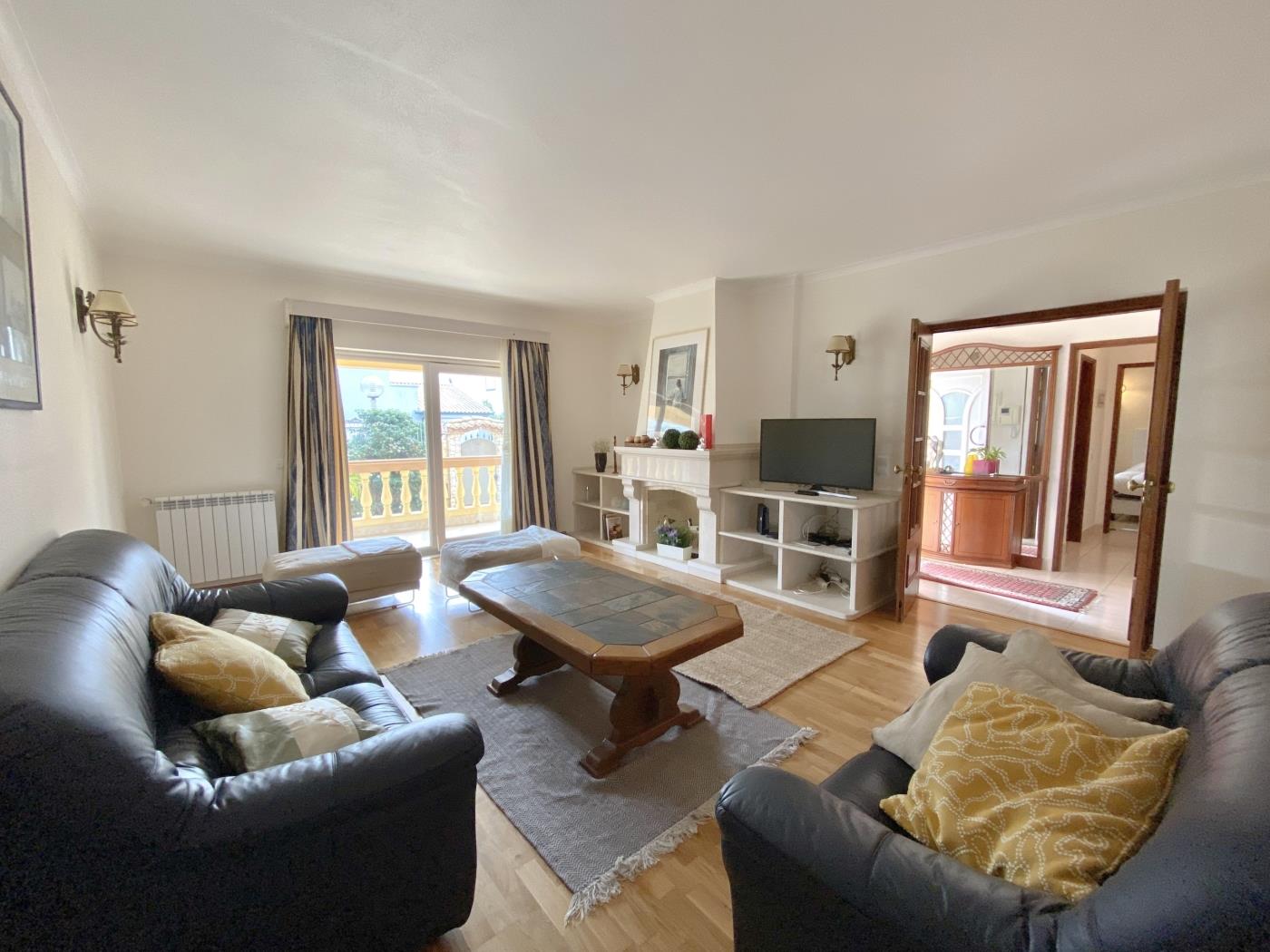 image Holiday House Praia D. Ana 2