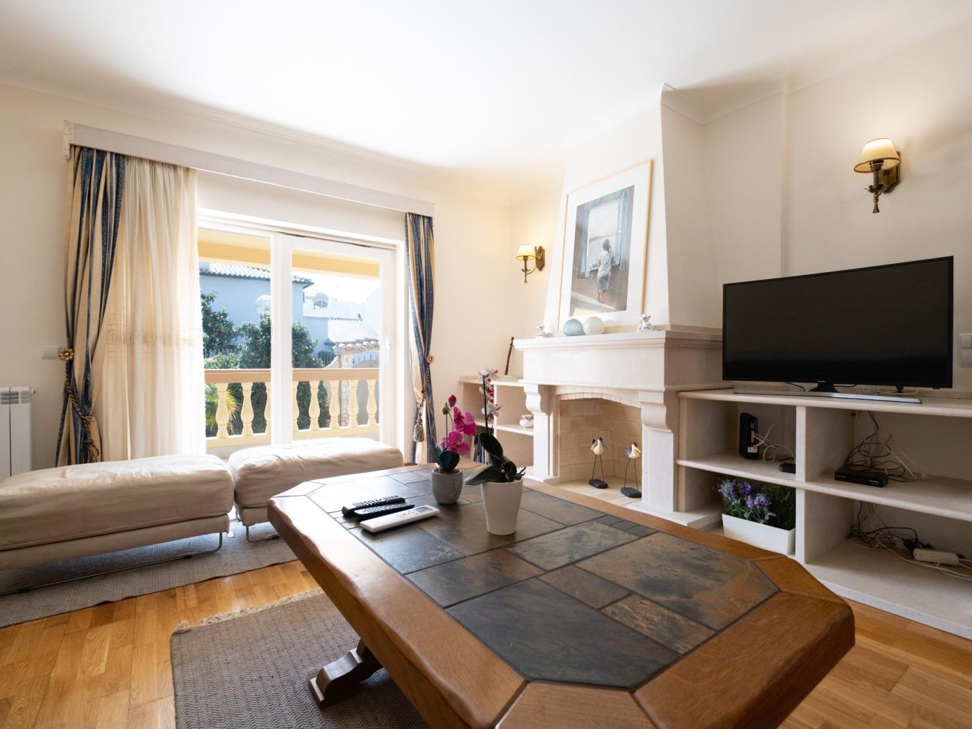 image Holiday House Praia D. Ana 5