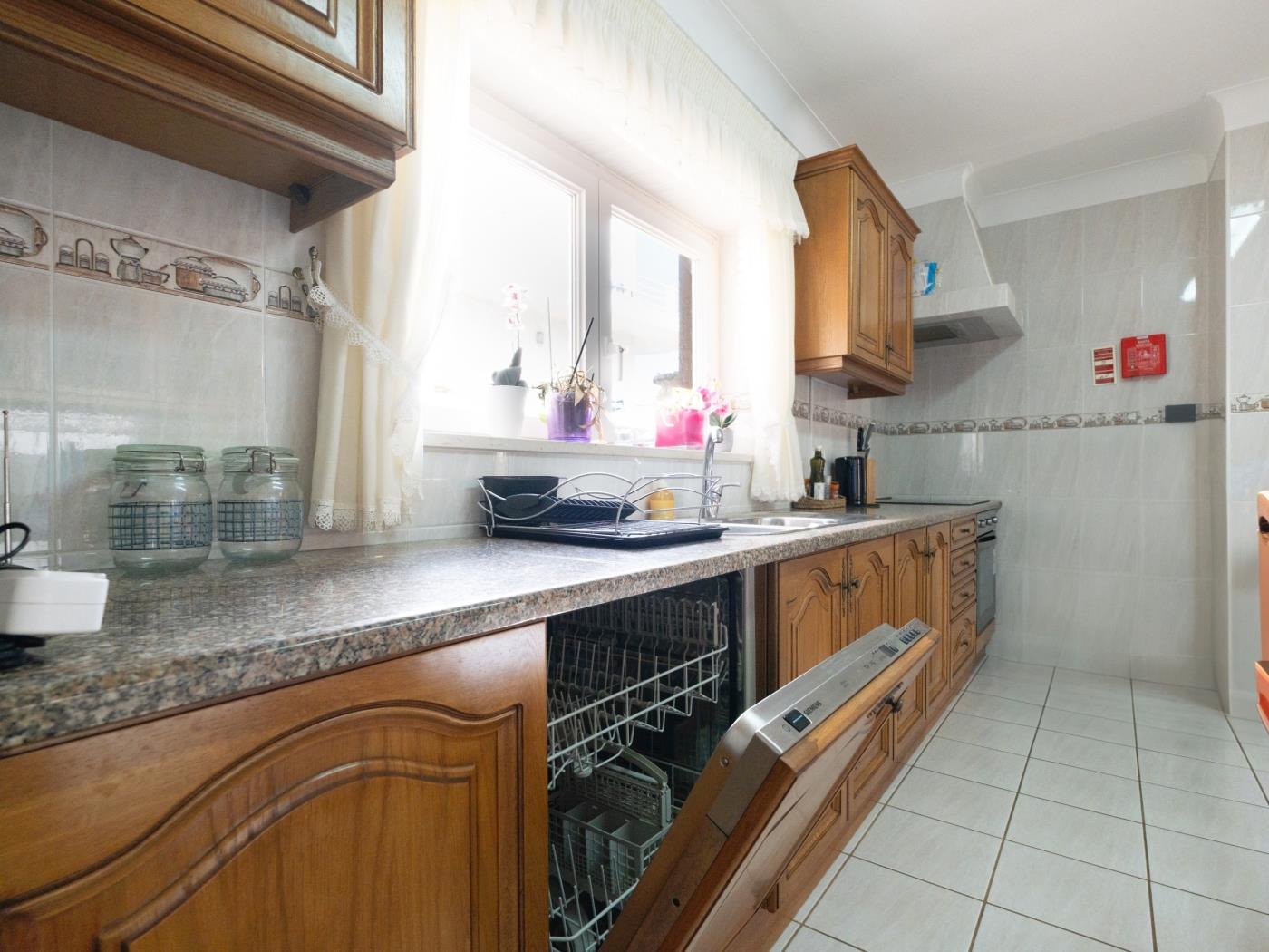 image Holiday House Praia D. Ana 8