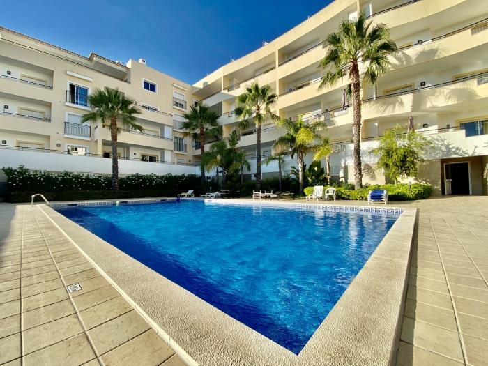 Pool View 3 Bed Apartment