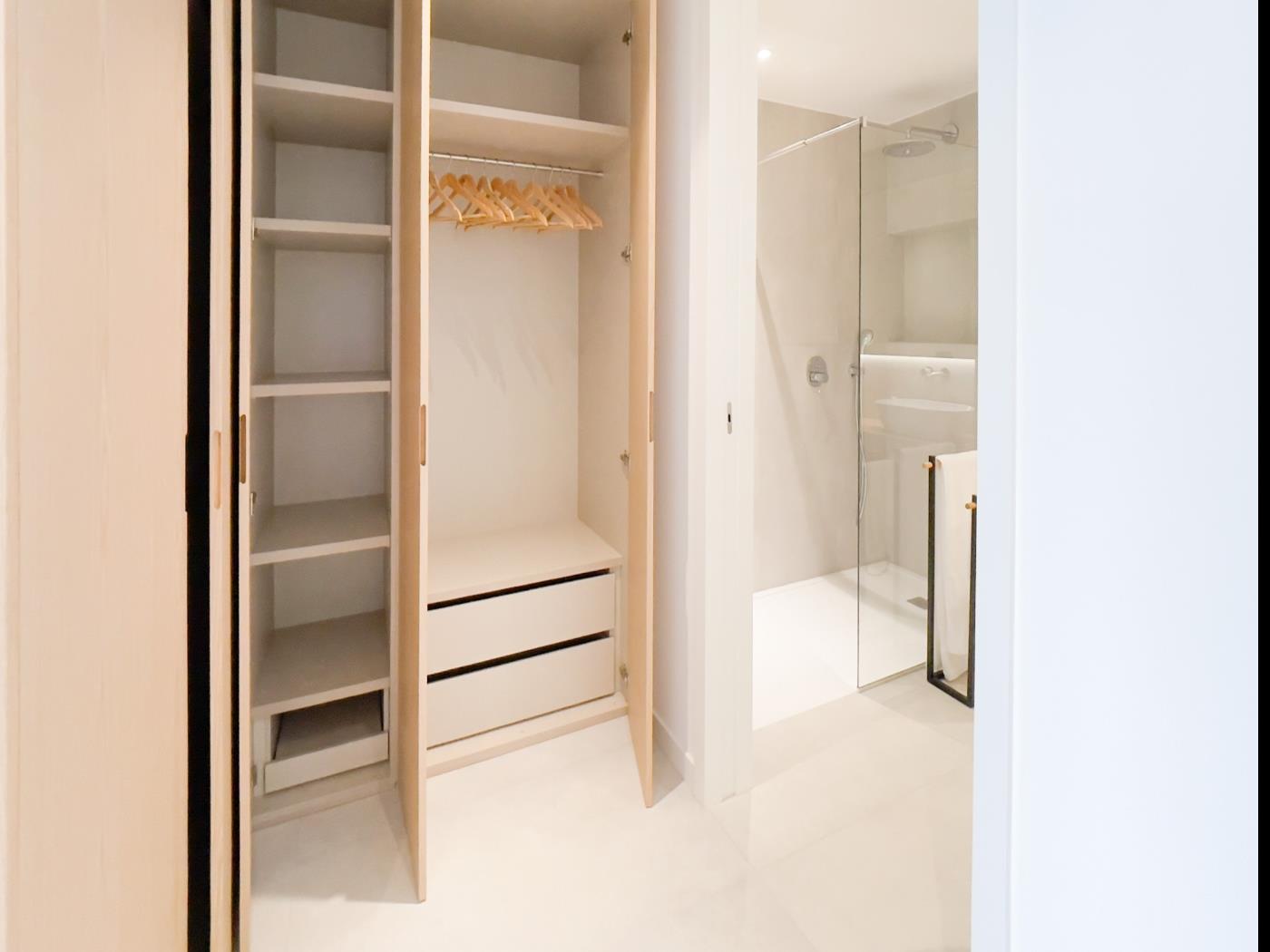 image Poolside Garden View Luxury Apartment 12