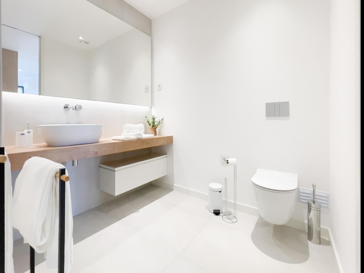 image Poolside Garden View Luxury Apartment 14