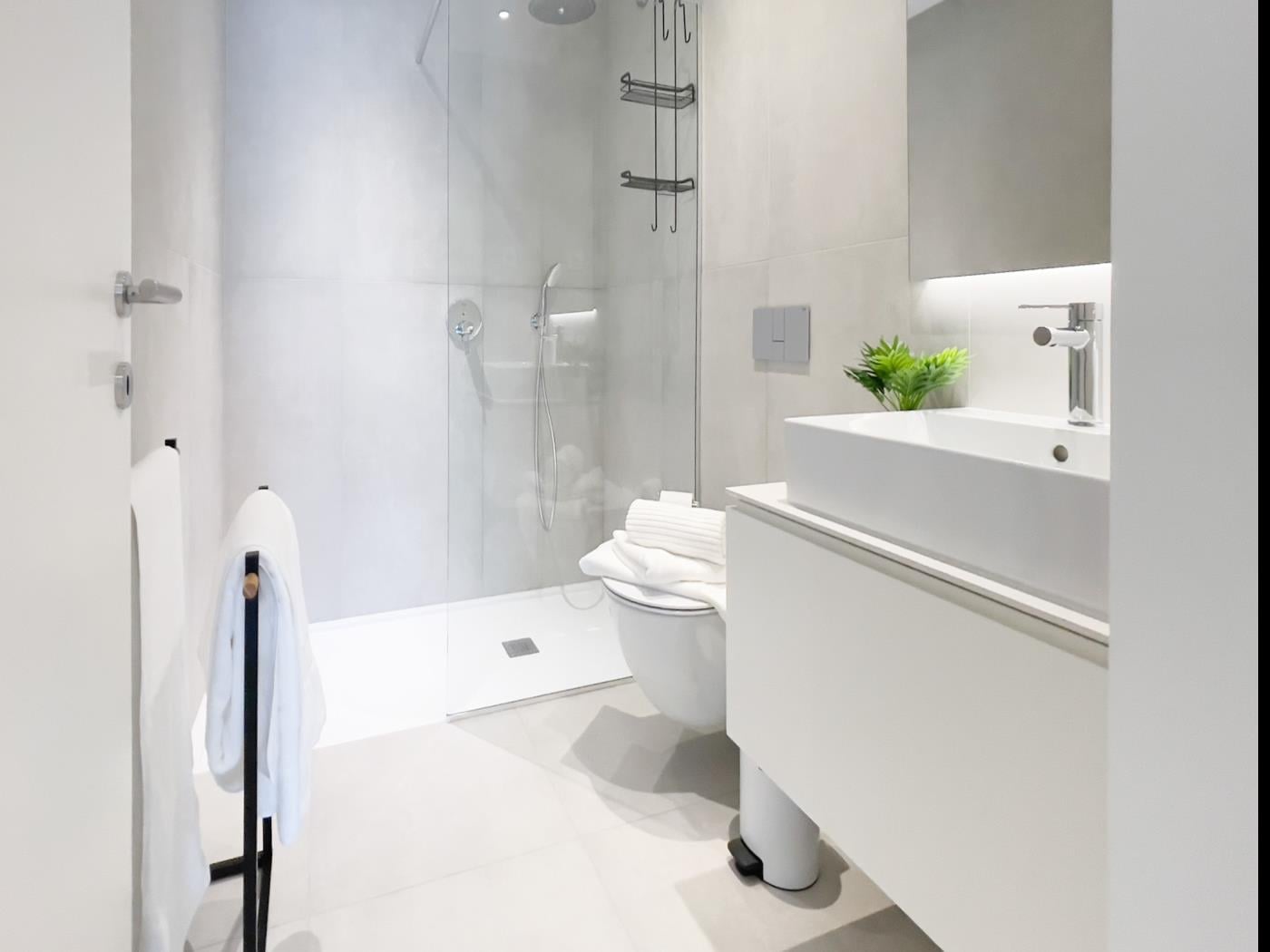 image Poolside Garden View Luxury Apartment 18