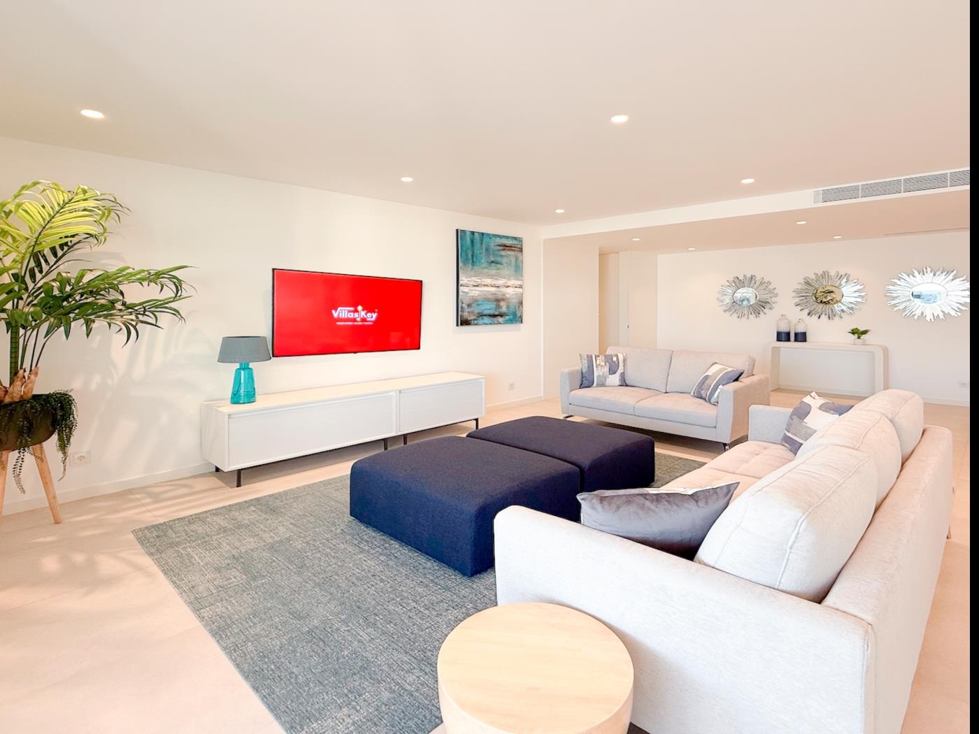 image Poolside Garden View Luxury Apartment 3