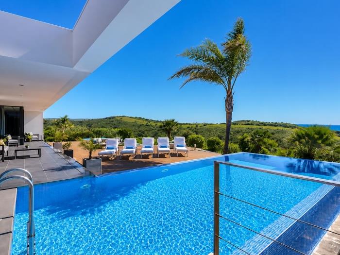 image Villa Sernadinha | Infinity Pool, Lake & Stunning Mountain Views 0