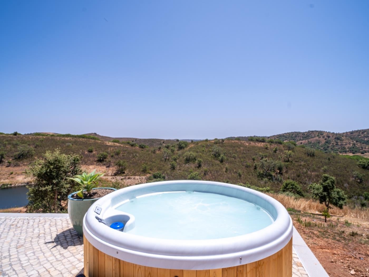 image Villa Sernadinha | Infinity Pool, Lake & Stunning Mountain Views 40