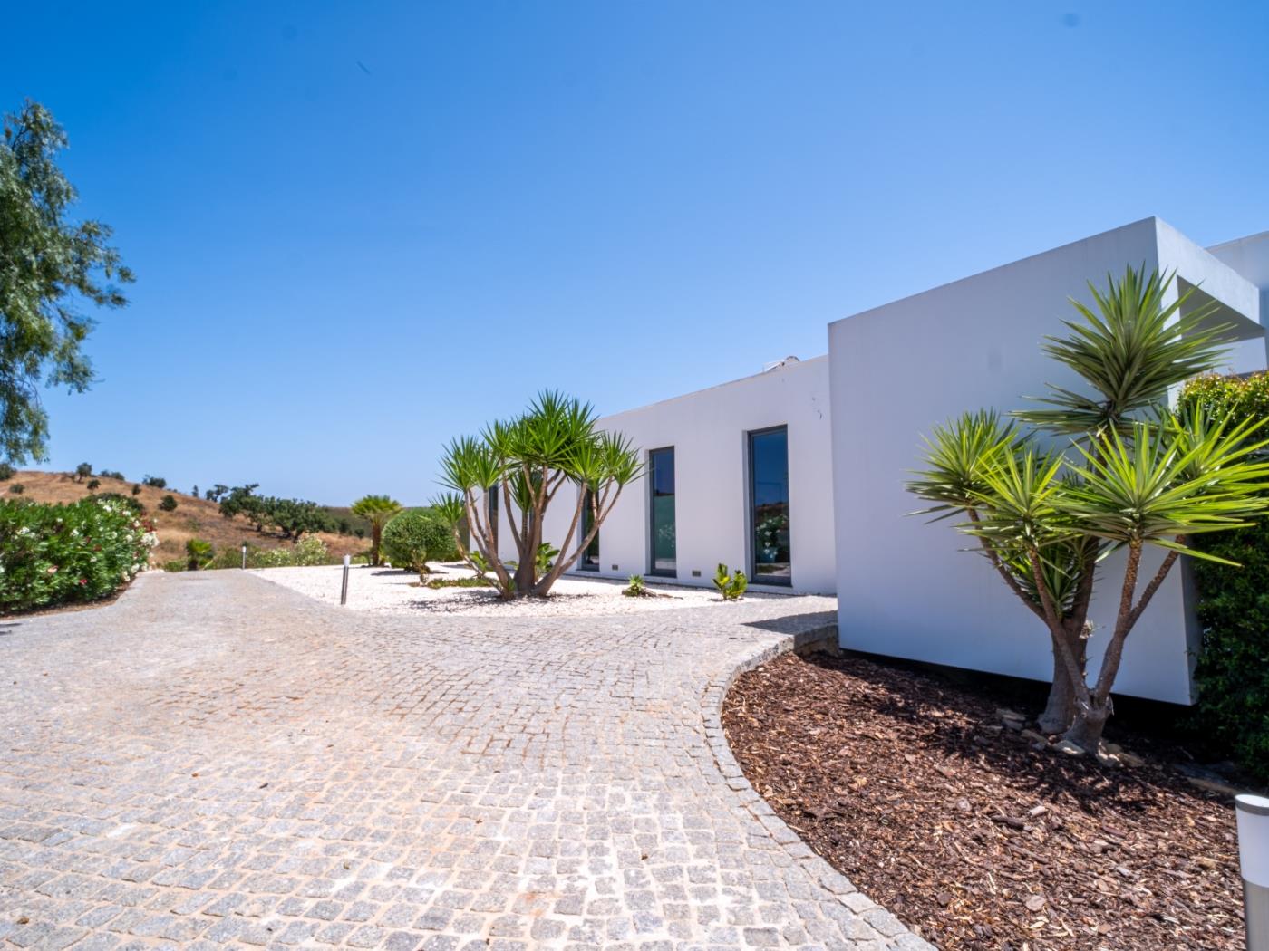 image Villa Sernadinha | Infinity Pool, Lake & Stunning Mountain Views 43